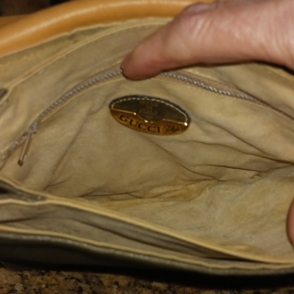 Gucci  Plus Vintage Leather Crossbody Messenger Bag. Accepting offers! - Picture 8 of 16